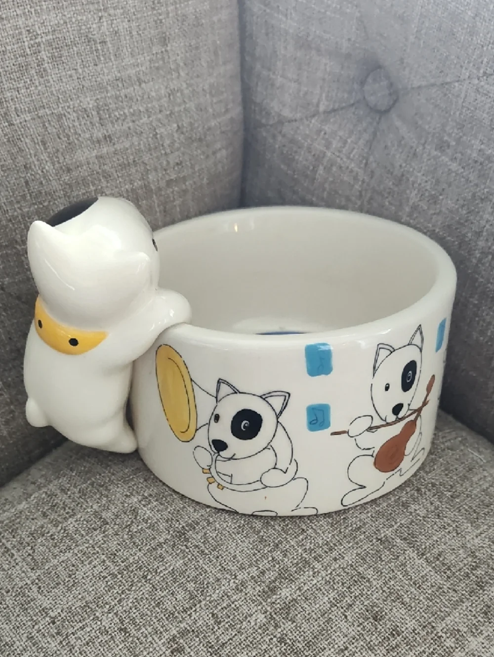 Colorful Ceramic Dog Bowl with Dog Graphics And Colorful Circles Interior
